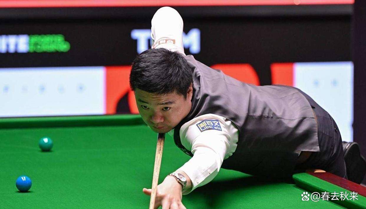 他们帮助她 他们帮助她